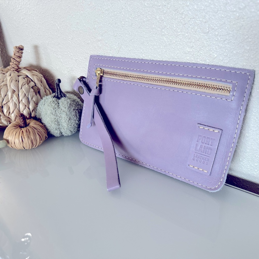 NWOT 🦄 Portland Leather Adriana Wristlet in Beautiful Lavender Color